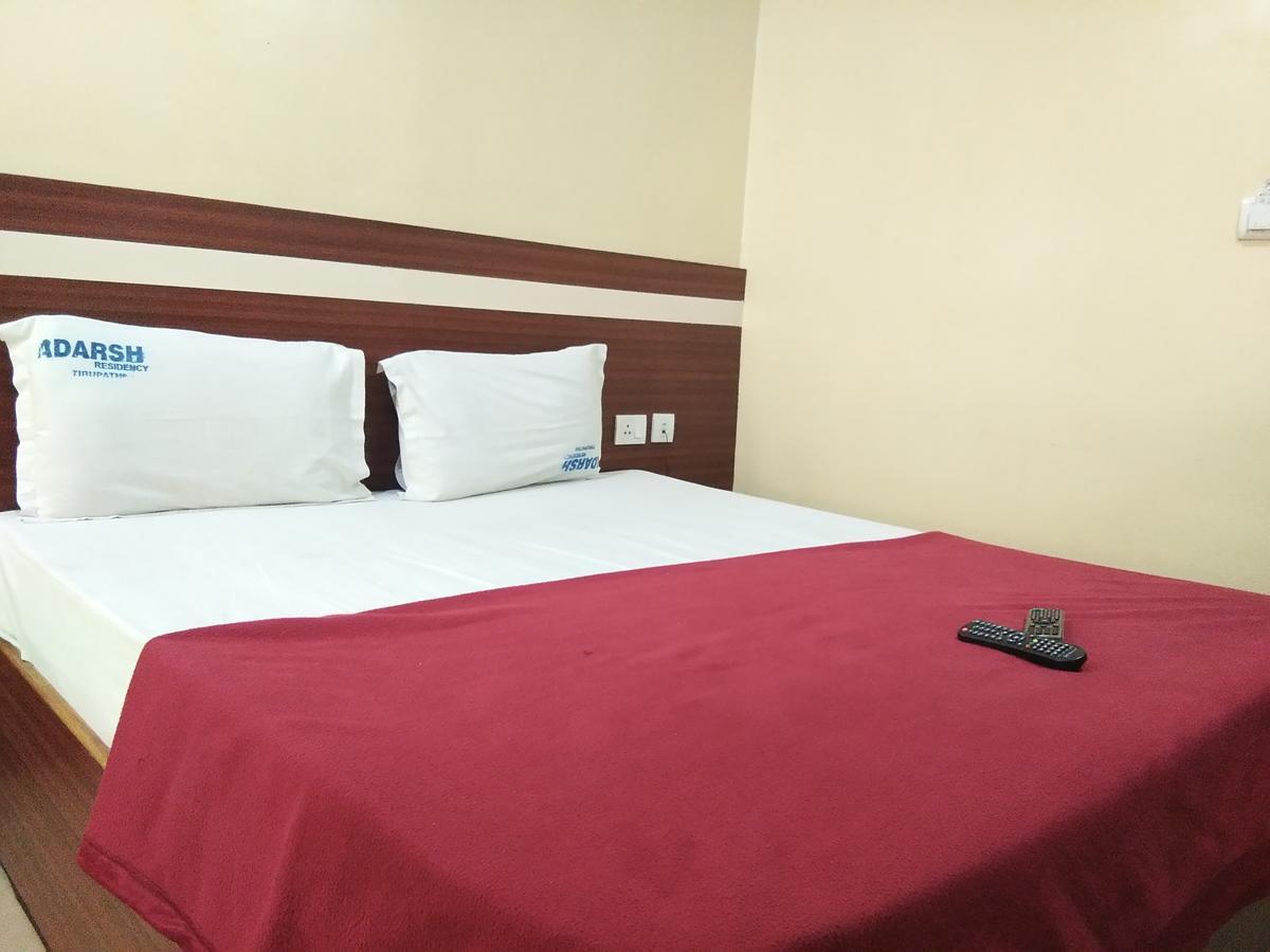 Hotel Adarsh Residency Tirupati Eksteriør bilde