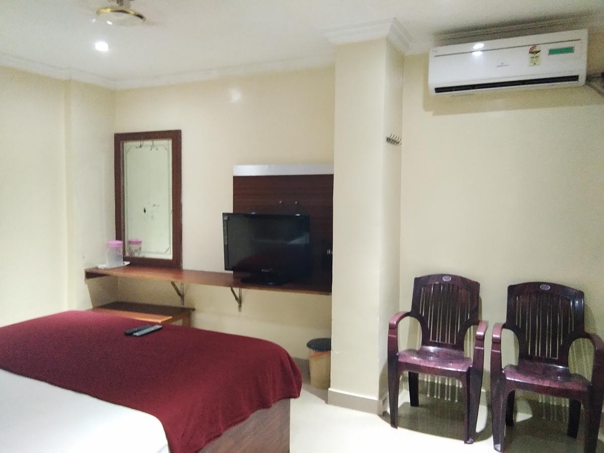 Hotel Adarsh Residency Tirupati Eksteriør bilde