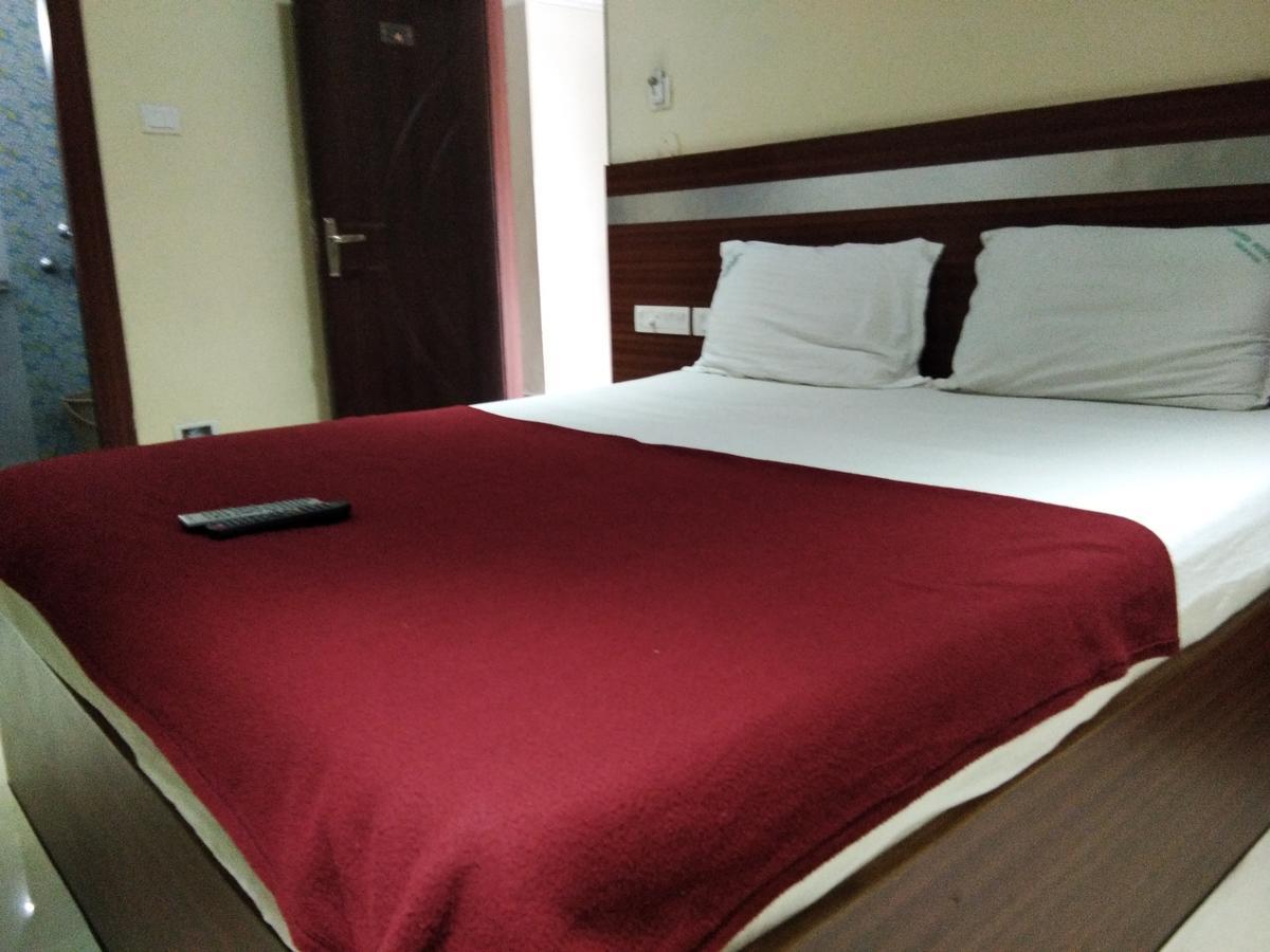 Hotel Adarsh Residency Tirupati Eksteriør bilde